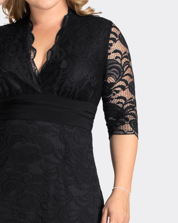 Screen Siren Lace Gown in Onyx