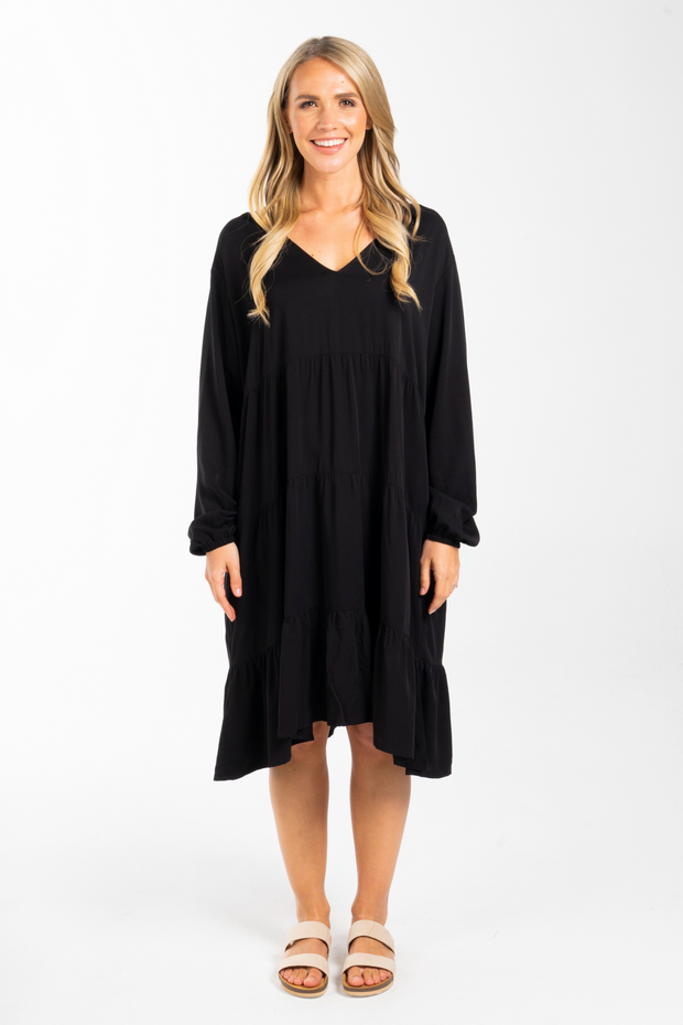 Long Sleeve Chic Dress in Black
